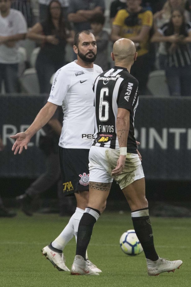 O experiente Danilo durante partida contra o Atlético-MG, na Arena Corinthians