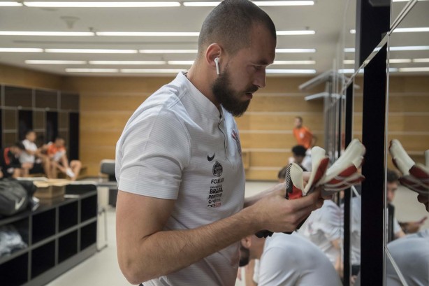 Goleiro Walter nos vestiários antes da partida contra o Atlético Mineiro