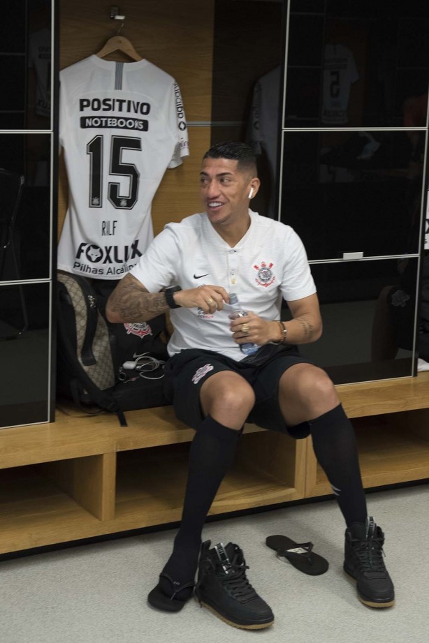 Ralf no vestiário antes de enfrentar o Atlético-MG