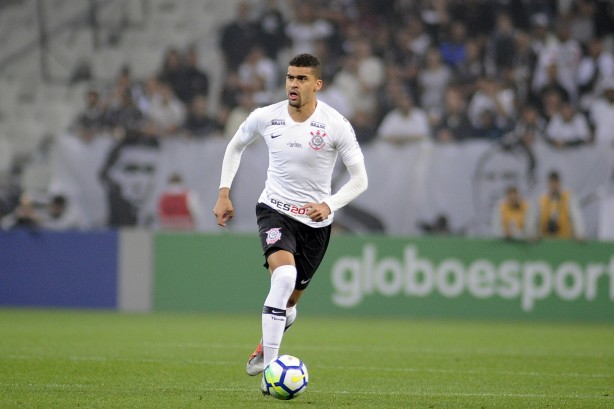 Léo Santos também entrou como titular diante o Atlético-MG, na Arena Corinthians