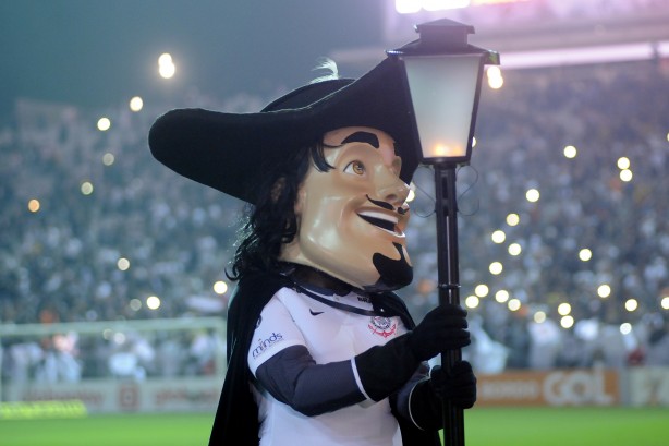 Mosqueteiro corinthiano presta homenagem ao clube no aniversário de 108 anos