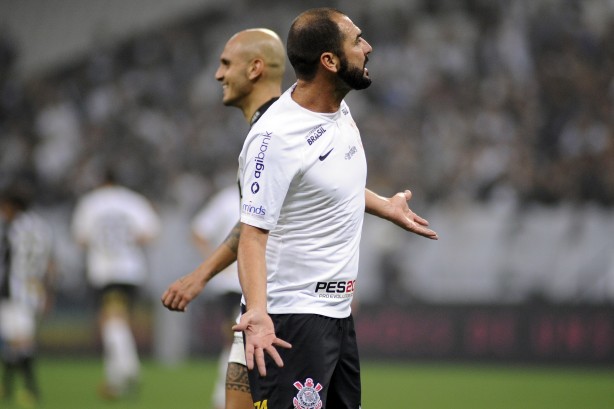 O meia Danilo durante jogo contra o Atlético-MG, na Arena Corinthians