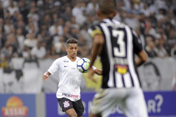 Pedrinho durante jogo contra o Atlético-MG, pelo Campeonato Brasileiro 2018