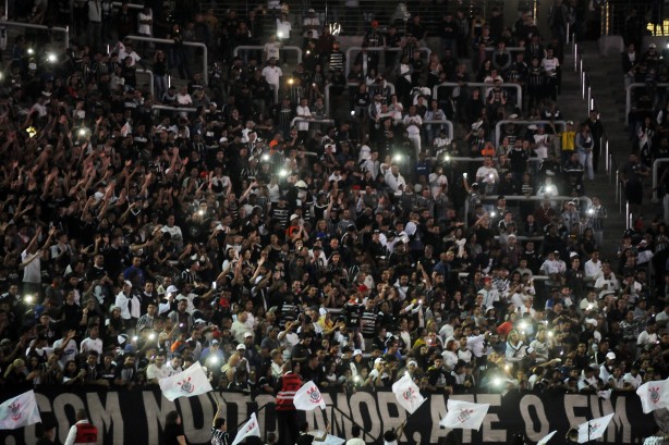 Torcedores corinthianos levaram bom público na Arena Corinthians para duelo contra o Atlético-MG