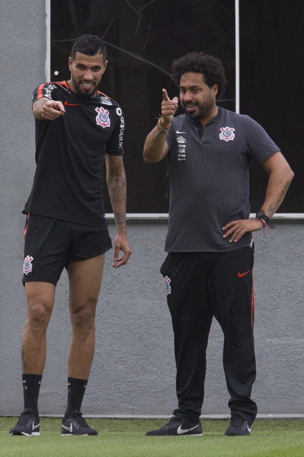 Jonathas no CT Joaquim Grava durante o treino de reapresentação da equipe