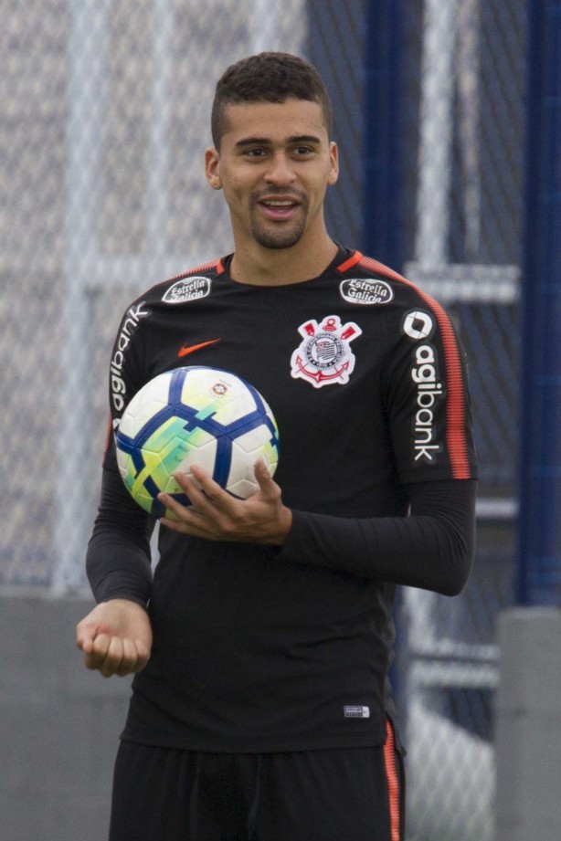 Léo Santos deve ser titular diante o Ceará, na próxima quarta-feira