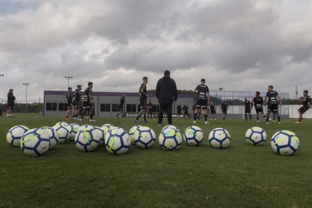No CT Joaquim Grava, Corinthians se reapresenta após empate com Atlético Mineiro