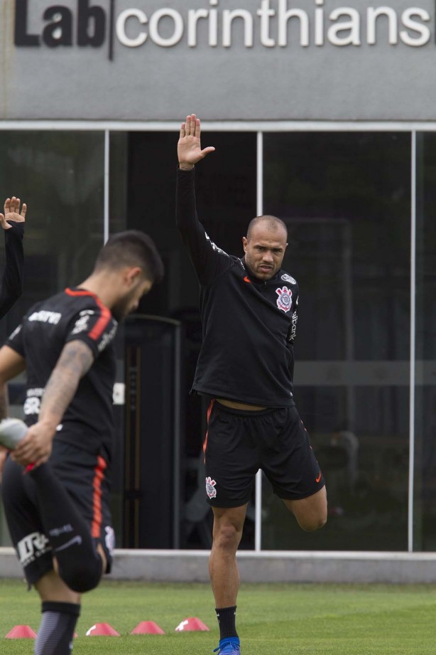 O atacante Roger é outro que deve ganhar chance contra o Ceará, pelo Brasileirão