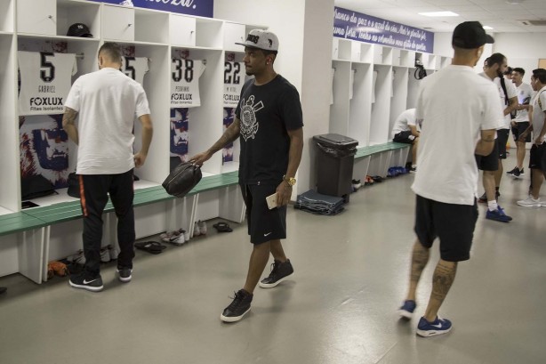 Timão chega ao vestiário do Castelão antes do jogo contra o Ceará