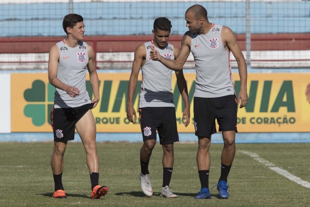 Vital, Pedrinho e Roger durante treino no CT do Fortaleza