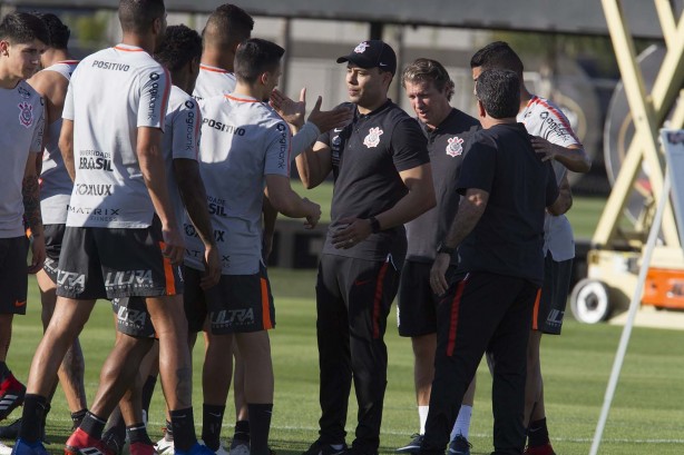 Novo técnico do Timão conversou com os jogadores durante o treino
