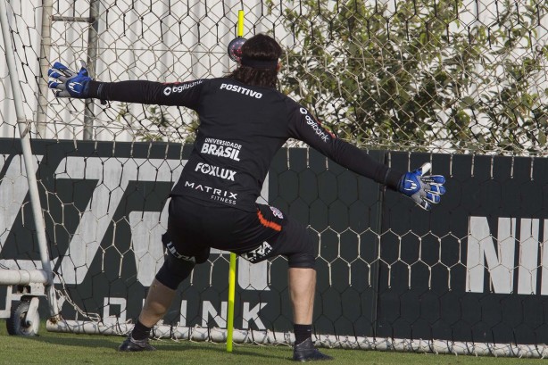 Cássio fez atividades no treino desta segunda