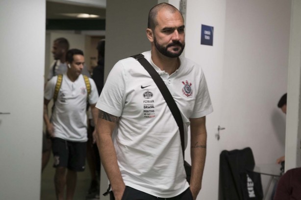 Danilo chega ao vestiário para a partida contra o Palmeiras