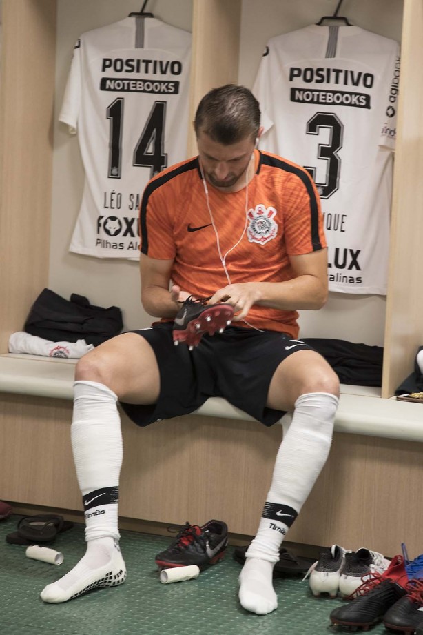 Henrique no vestiário para a partida contra o Palmeiras