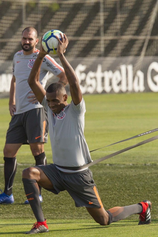 Jogadores do Corinthians treinam para encarar o Flamengo pela Copa do Brasil
