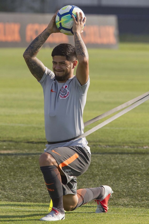 Jogadores do Corinthians treinam para encarar o Flamengo pela Copa do Brasil