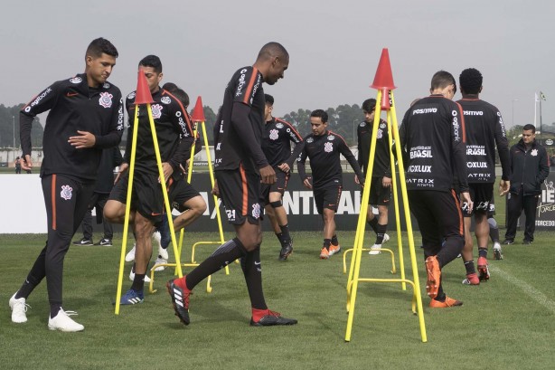 Jogadores durante o último treino antes de enfrentar o Palmeiras