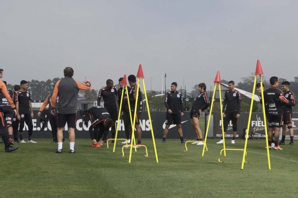Jogadores durante o último treino antes de enfrentar o Palmeiras