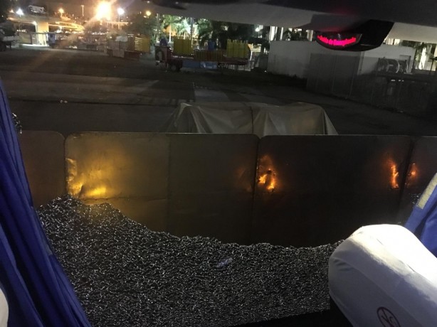 Ônibus com torcedores do Corinthians atingido nos arredores do Maracanã