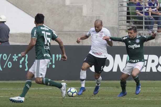 Roger brigou muito na partida, mas não marcou