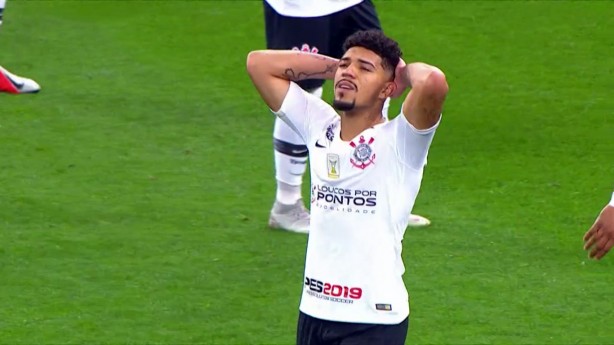 Douglas lamenta arremate defendido por Magrão