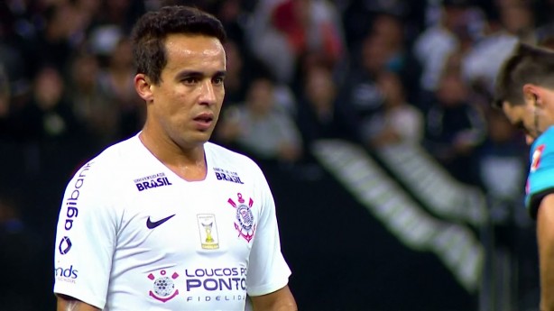 Sozinho na armação, Jadson pouco criou na etapa inicial
