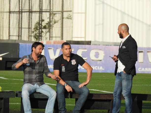 Diretores compareceram ao treino do Corinthians desta terça-feira