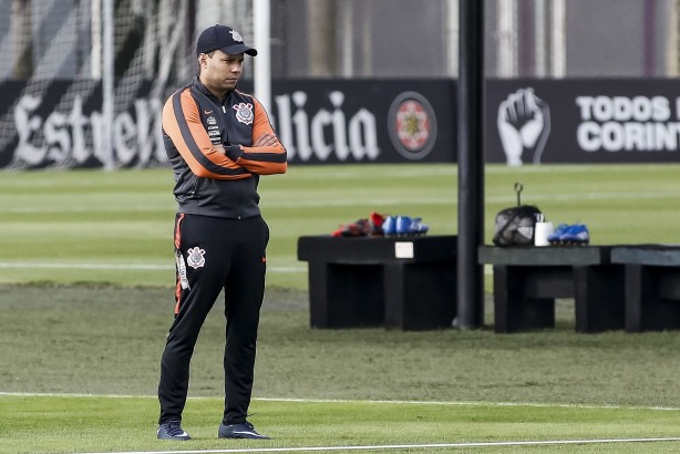 Jair Ventura comandou o treino de reapresentação do elenco no CT nesta segunda-feira