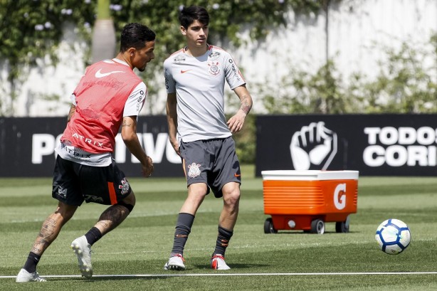 Ángelo Araos durante as atividades desta manhã no CT
