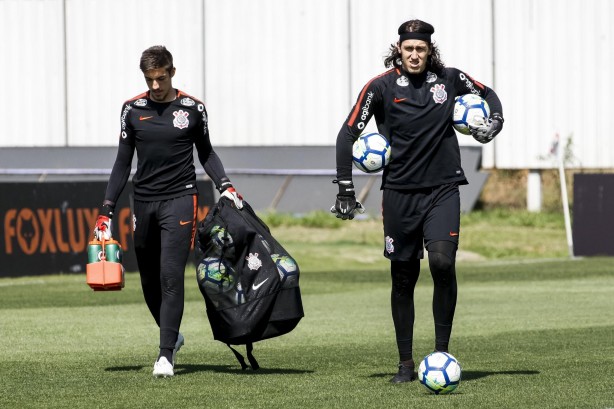 Cássio e Guilherme durante o treino desta manhã no CT Joaquim Grava