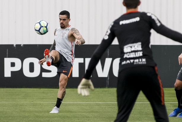 Fagner no treino desta manhã no CT