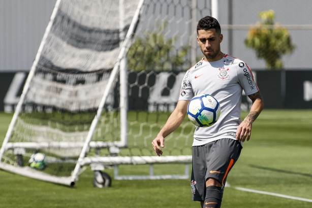 Gabriel durante o treino desta manhã no CT Joaquim Grava