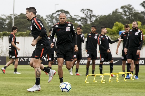 Fagner, Roger e elenco no treino desta manhã no CT Joaquim Grava