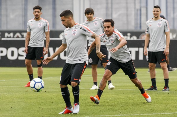 Elenco faz penúltimo treino antes do duelo contra o Internacional