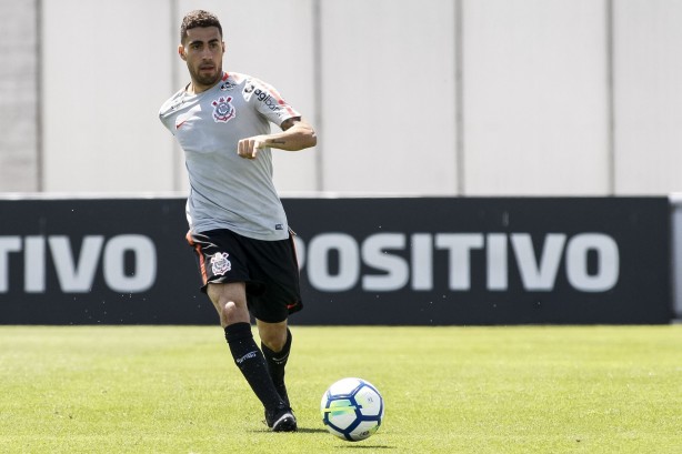Gabriel durante treino no CT Joaquim Grava