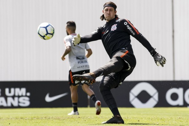 Goleiro Cássio no treinamento da manhã no CT Joaquim Grava