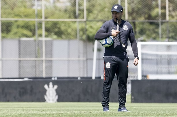 Jair Ventura definiu time para enfrentar o Internacional