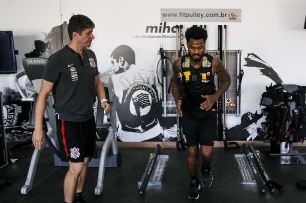 Renê Júnior se recuperando de lesão no CT Joaquim Grava