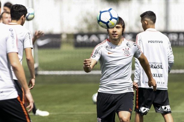 Romero em treinamento no CT Joaquim Grava; Foco está no Internacional, próximo adversário