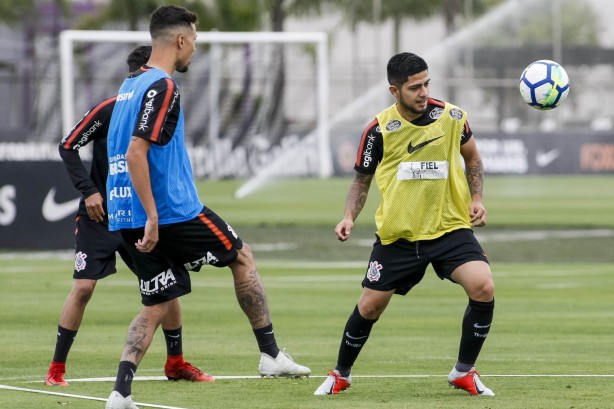 Sergio Díaz durante treino desta manhã no CT Joaquim Grava