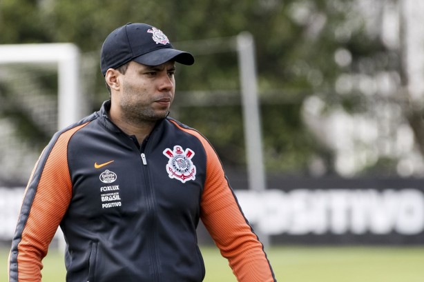 Treinador Jair Ventura tem objetivo de montar a equipe para o duelo contra o Internacional