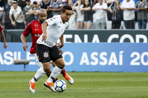 Jadson durante jogo contra o Internacional, pelo Brasileirão