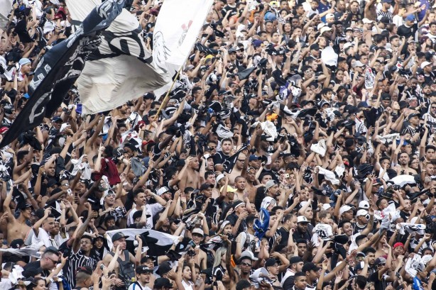 38 mil torcedores fizeram a festa no treino aberto desta terça-feira, na Arena Corinthians