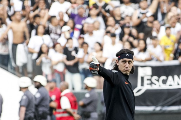 Goleiro Cássio durante treino aberto na Arena Corinthians; 38 mil pessoas acompanharam a atividade