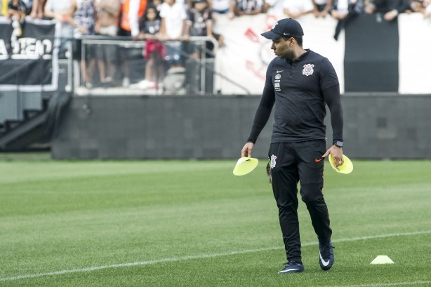 Jair Ventura comandou seu primeiro treino aberto na Arena Corinthians