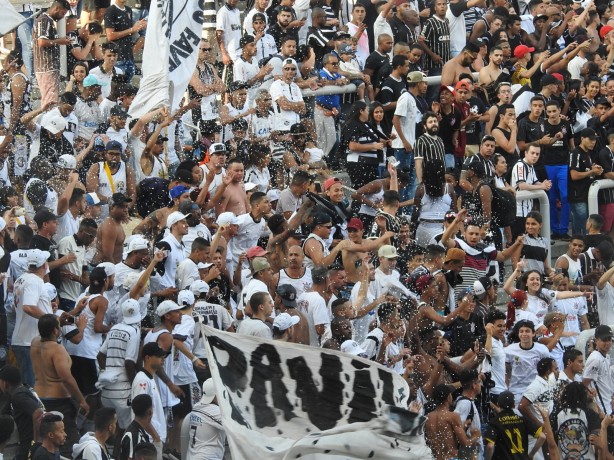 Os torcedores não deixaram de apoiar a equipe em nenhum momento