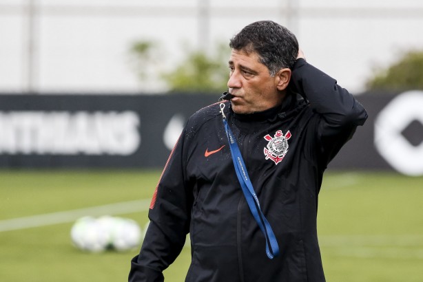 Auxiliar Emílio Faro comandou o treino de hoje