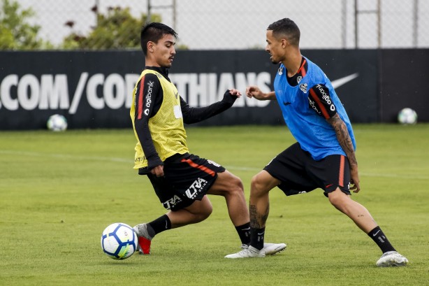 Fabrício Oya e Thiaguinho no treino de hoje no CT Joaquim Grava
