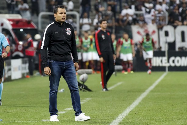 Jair Ventura durante jogo contra o Flamengo; Timão venceu por 2 a 1
