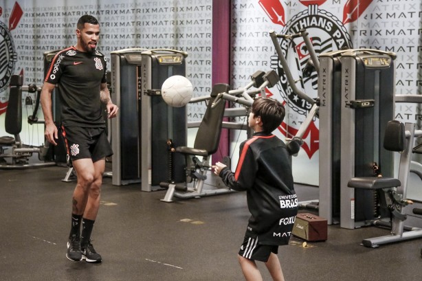 Jonathas no CT Joaquim Grava durante treino de reapresentação do elenco
